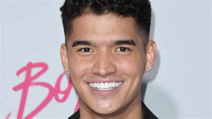 Alex Burriss Bio, Wiki, Age, Family, Girlfriend, YouTube, Salary and Net Worth