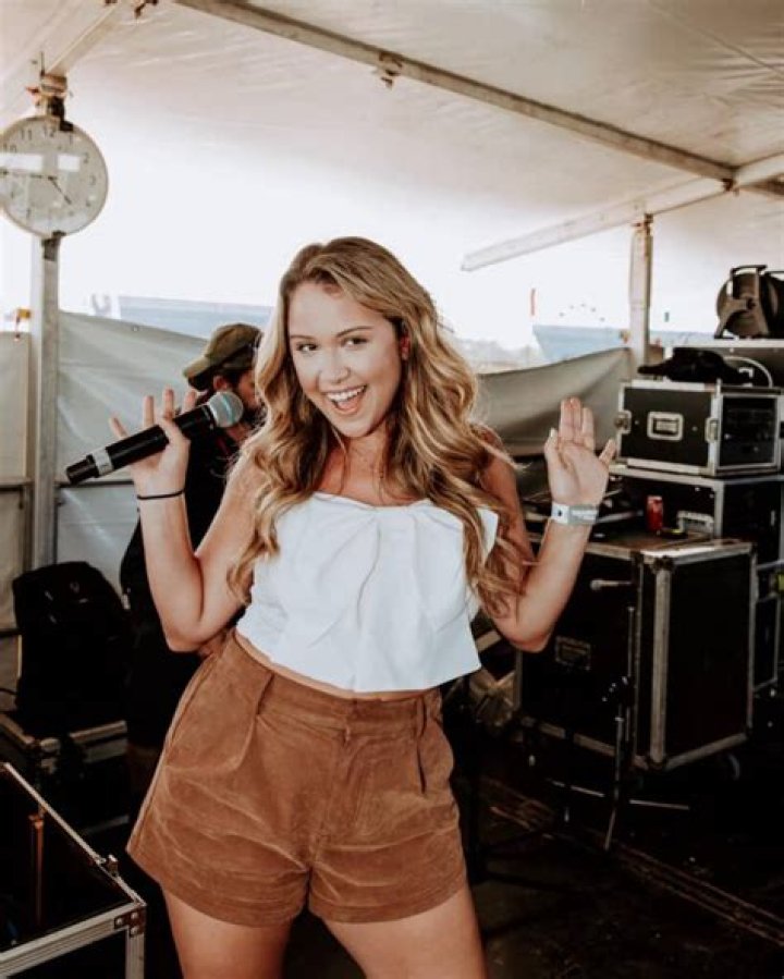 Alexandra Kay (Singer) Bio, Wiki, Age, Birthday, Height, Parents, Boyfriend, Songs, Net Worth.