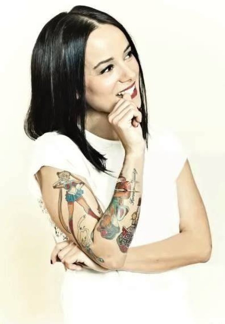 Ali Wong: Husband, net worth, tattoos, smoking & body measurements