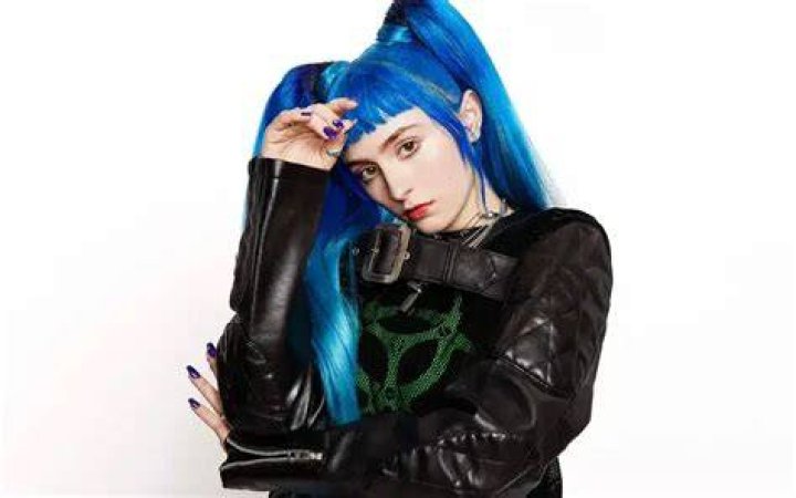 Ashnikko Biography: Songs, Boyfriend, Height, Age, Instagram, TikTok, Net Worth, Bisexual