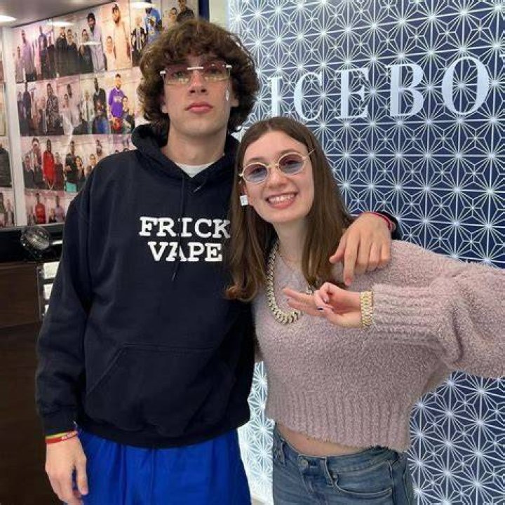 Baylen Levine: dating, net worth, tattoos, smoking & body facts