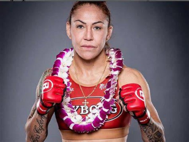 Bellator: Meet Cris Cyborg Daughter Gabby Justino, How Old Is She? Father Details
