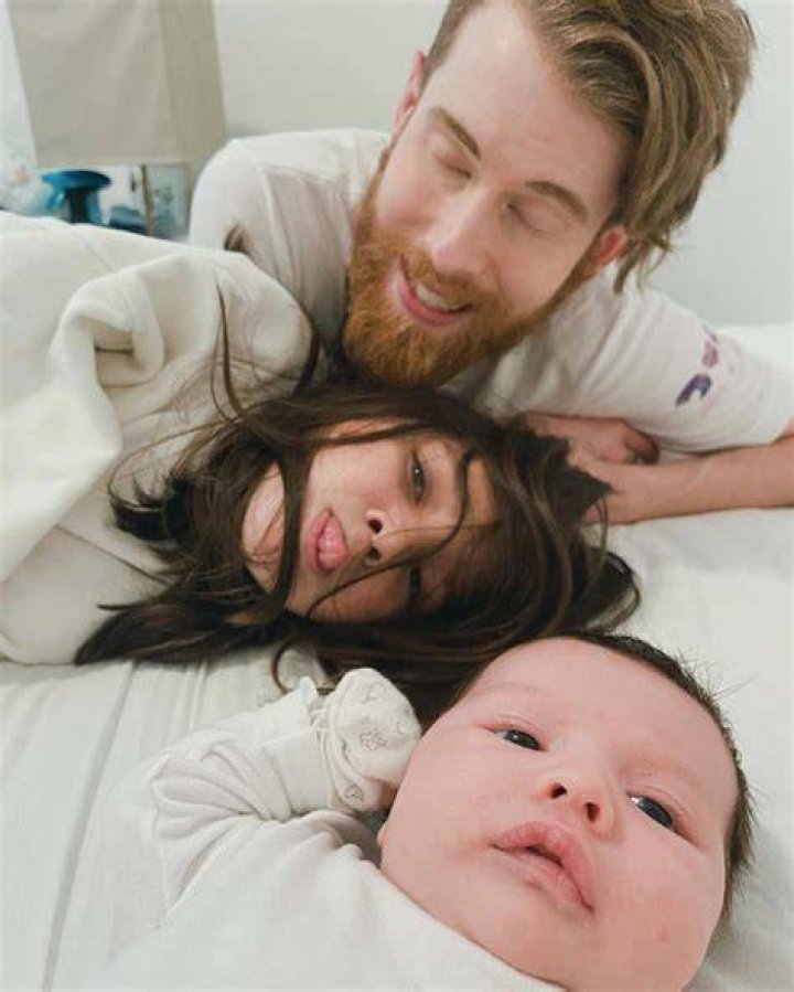 Brandon Farris Bio, Wiki, Age, Wife, Daughter, Merchandise, Youtube, and Net Worth.