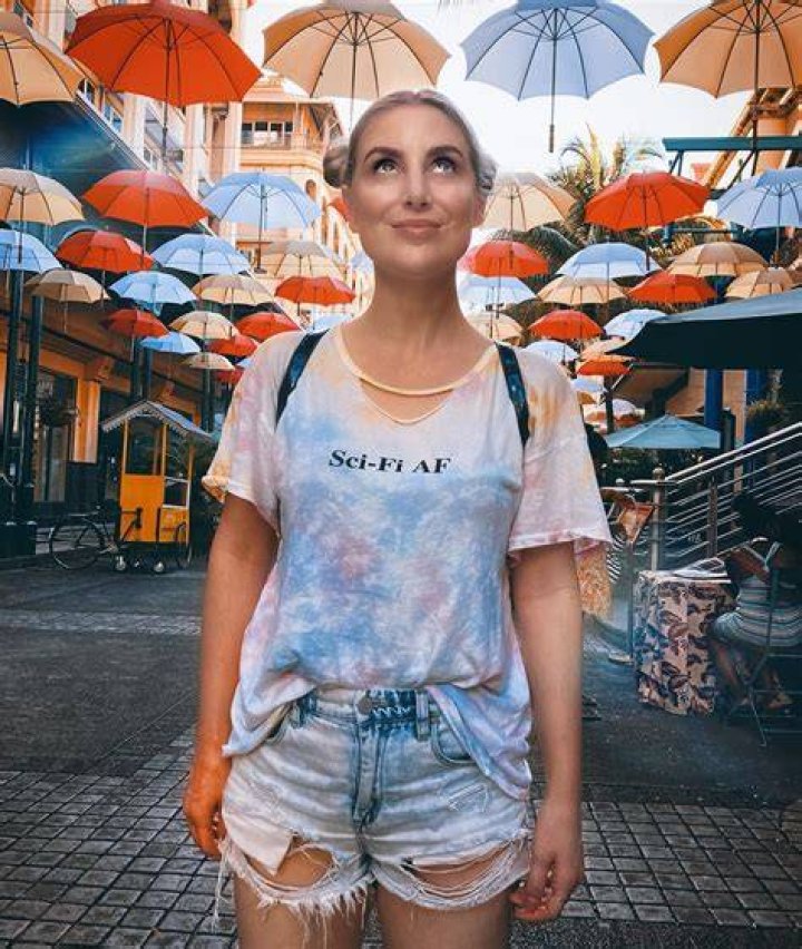 Bree Essrig Bio, Wiki, Age, Height, Family, Dating, Podcast, Valleyfolk, and Net Worth.
