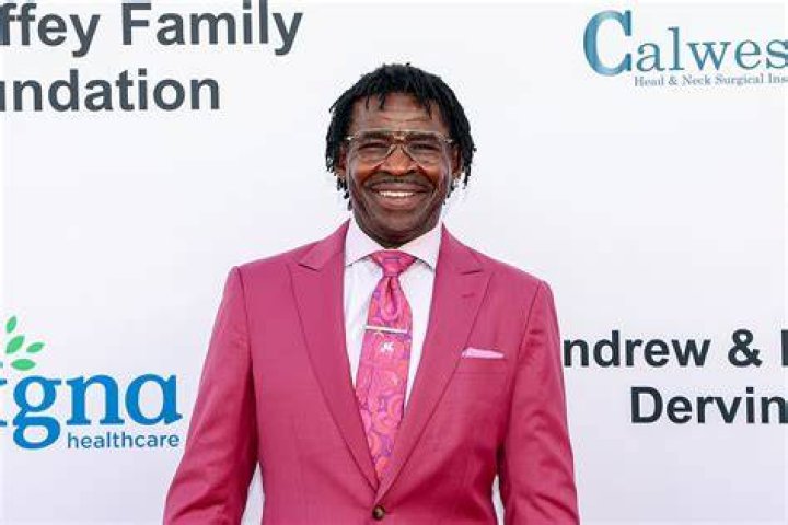 Bruce Irvin – Wife, NFL Career & Contract / Salary