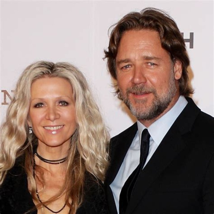 Christopher Russell Wife, Net Worth, Age, Wiki, Height – Rob (Hallmark Channel Bio)