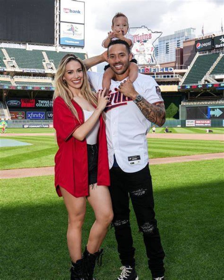 Daniella Rodriguez Bio, Age, Wiki, Height, Parents, Husband, Net Worth, Wedding, and Carlos Correa