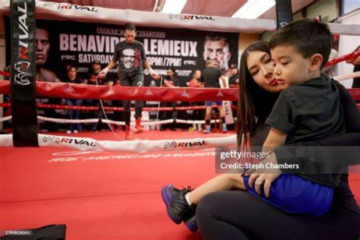 David Benavidez And His Wife Karina Silva Have An Adorable Baby – More About The Professional Boxer