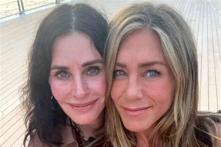 Did Courteney Cox gain weight for Friends? Did Courtney Cox gain weight at the end of Friends?