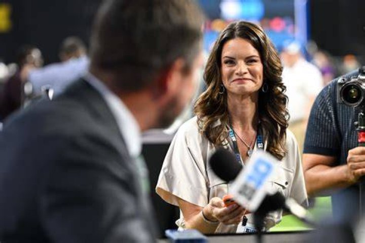 Heather Dinich Wiki: Age, Husband, Net Worth, Salary, ESPN, Education, Height