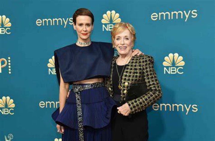 Holland Taylor: Girlfriend, net worth, tattoos, smoking & body measurements