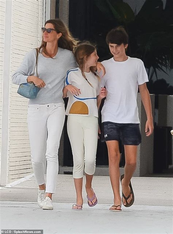 How many siblings does Gisele Bündchen have?
