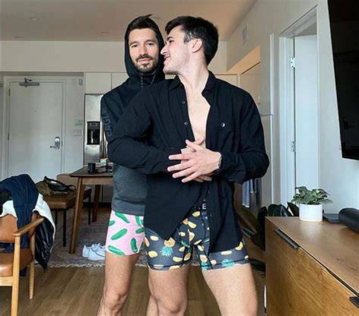 Ian Paget TikTok Age, Partner Chris Olsen, Wiki Bio,graphy, Instagram