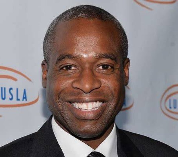 Is Phill Lewis Dead? Find Out If the Actor Who Played Mr. Moseby is Dead or Alive!
