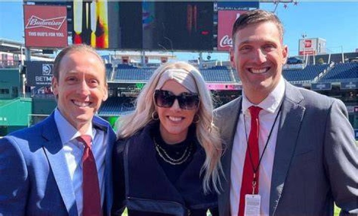 Kelly Crull Bio, Age, Height, Husband, Married, Measurements, Chicago Cubs, Salary and Net Worth