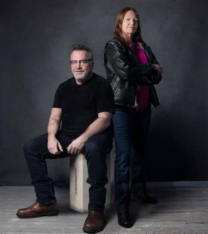 Lori Arnold Wikipedia: Who Is Tom Arnold’s Sister Lori – Is She Married?