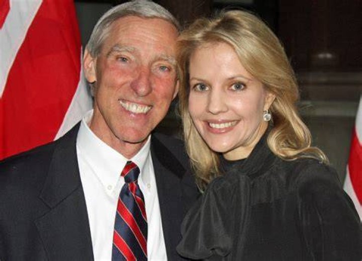 Michelle Kosinski Bride, Marriage, Husband, Salary, Net Worth, Kids