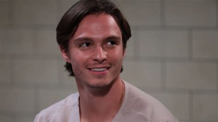Nicholas Alexander Chavez – Meet New Spencer Cassadine On General Hospital