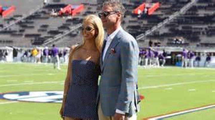 Sandra Smith Bio, Age, Wiki, Measurements, Husband, LSU, Fox News, Salary, Legs and Net Worth