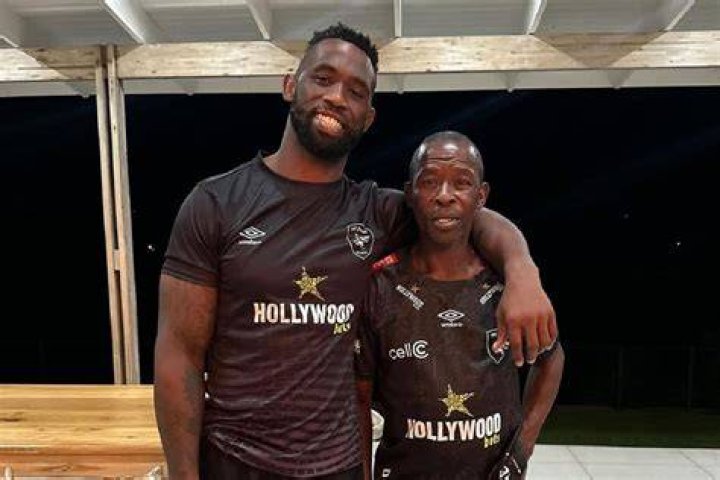 Siya Kolisi Parents: Father Fezakele Kolisi And Mother Phakama