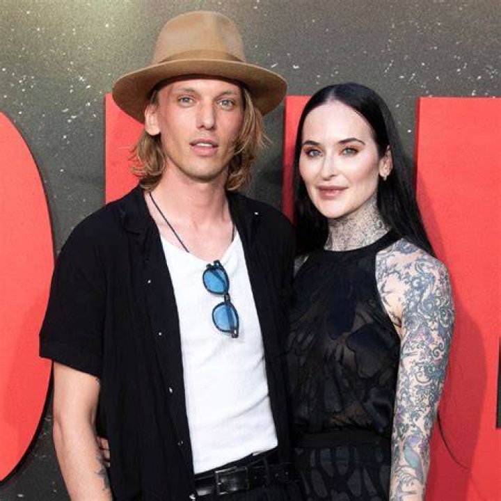 Tyler Hoechl: Girlfriend, net worth, tattoos, smoking & body facts