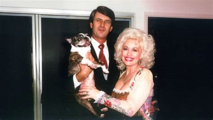What did Carl Thomas Dean do for a living? How many children does Dolly Parton have?