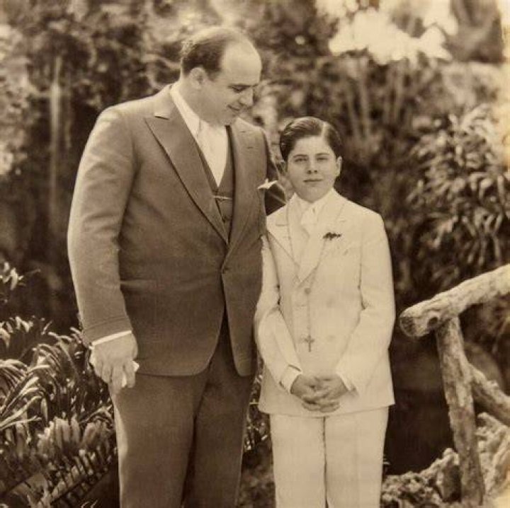 When did Al Capone get syphilis? How did Al Capone get syphilis? Did Capone’s wife have syphilis?