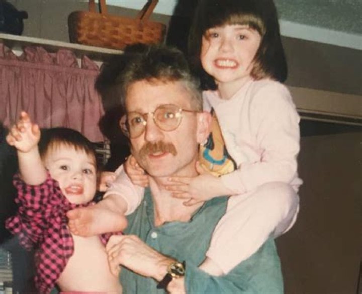 Who Are Allen Miles And Karen Dyer? Meet Natalia Dyer Parents: Wiki And Family