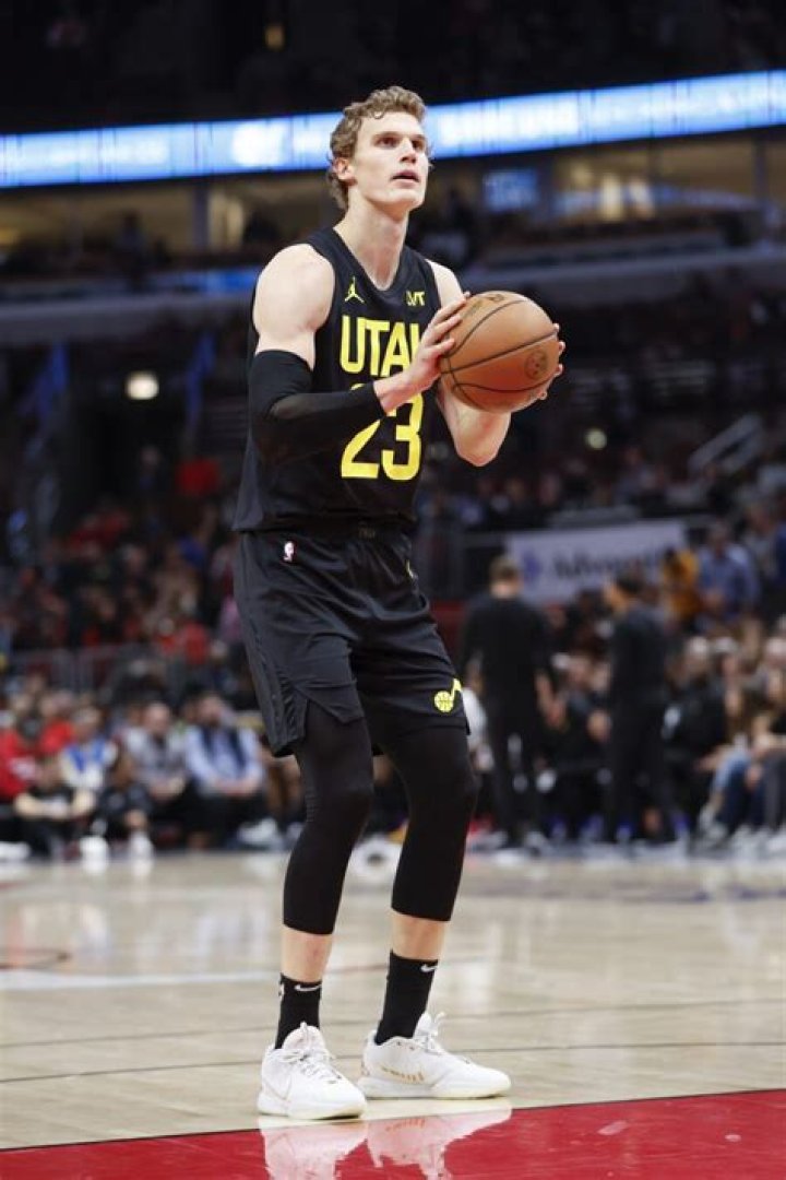 Who are Lauri Markkanens Parents? Lauri Markkanen Biography, Parents Name, Nationality and More