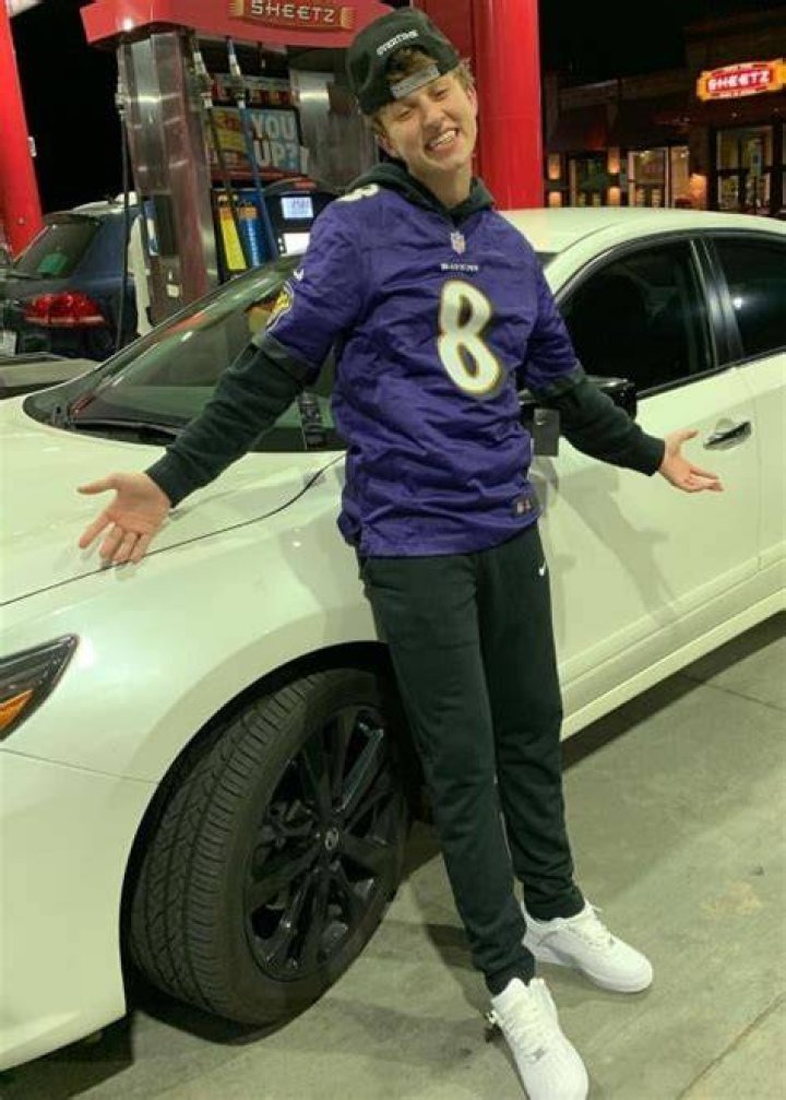 Who Is Wehoopin Twitch? Age Height – Meet Him On Instagram