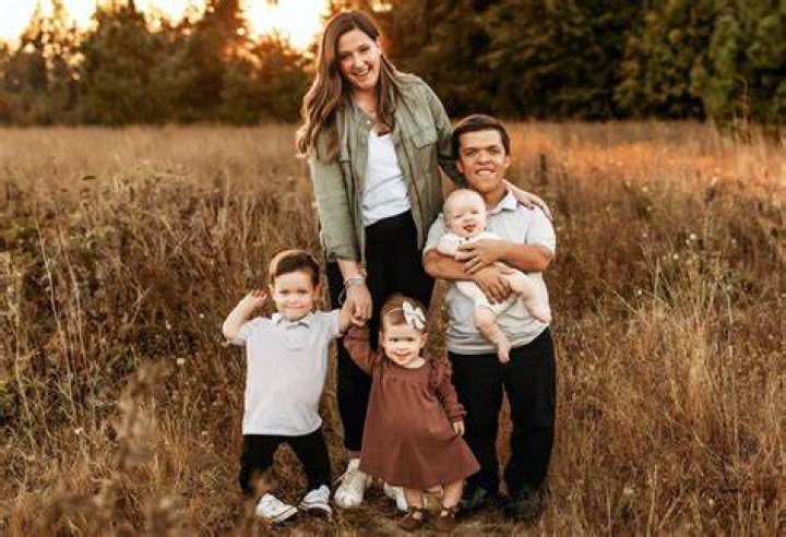 Zach Roloff Bio, Wiki, Age, Height, Wife, Son, Daughter, Job, Dog, House and Net Worth